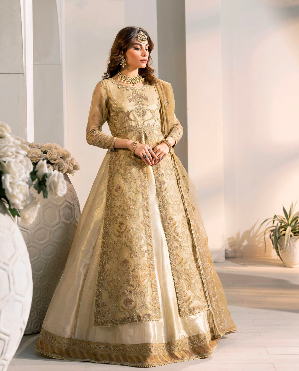 D007-f024: "Golden Gown: Embroidered Opulence