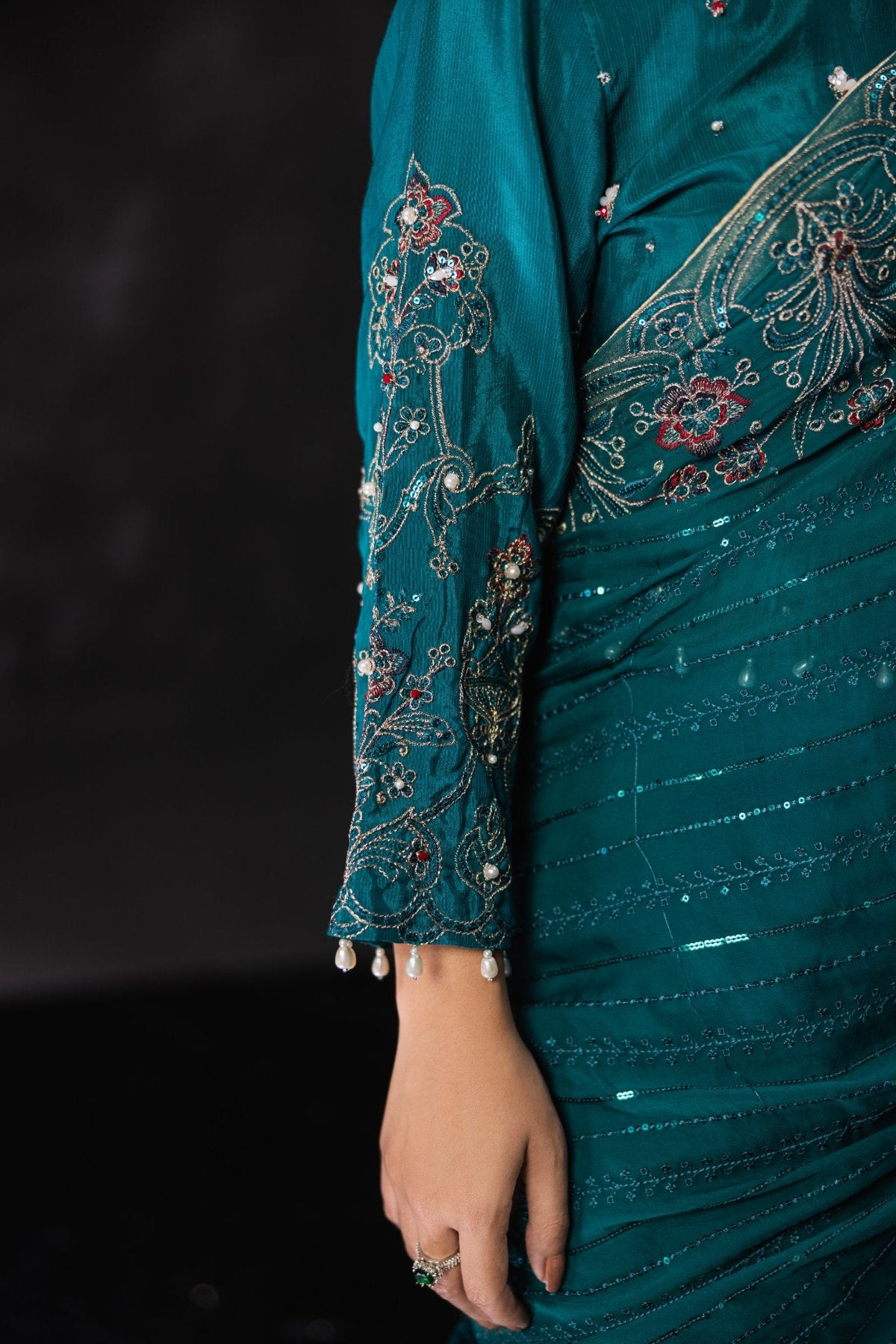 D004 -SAREE 24