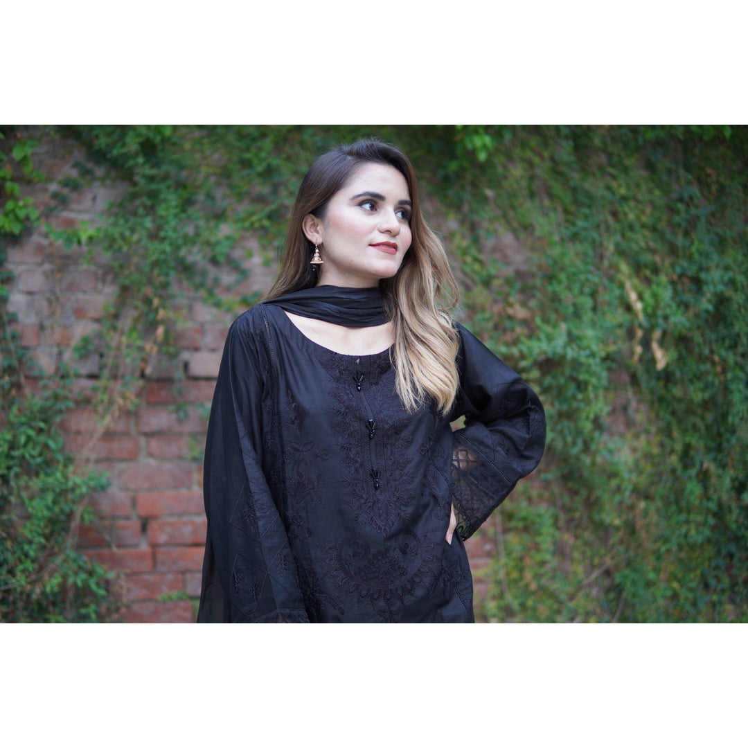 MIDNIGHT BLACK D002 - M24